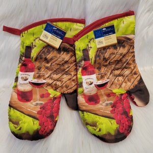 Set of 2 Winery Design Oven Mitts
